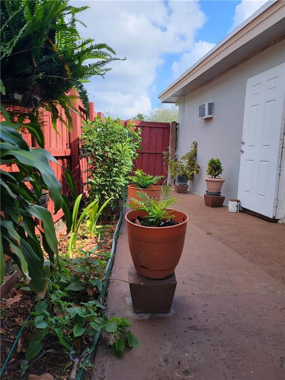 Cresthaven 2 34-49 B - Residential