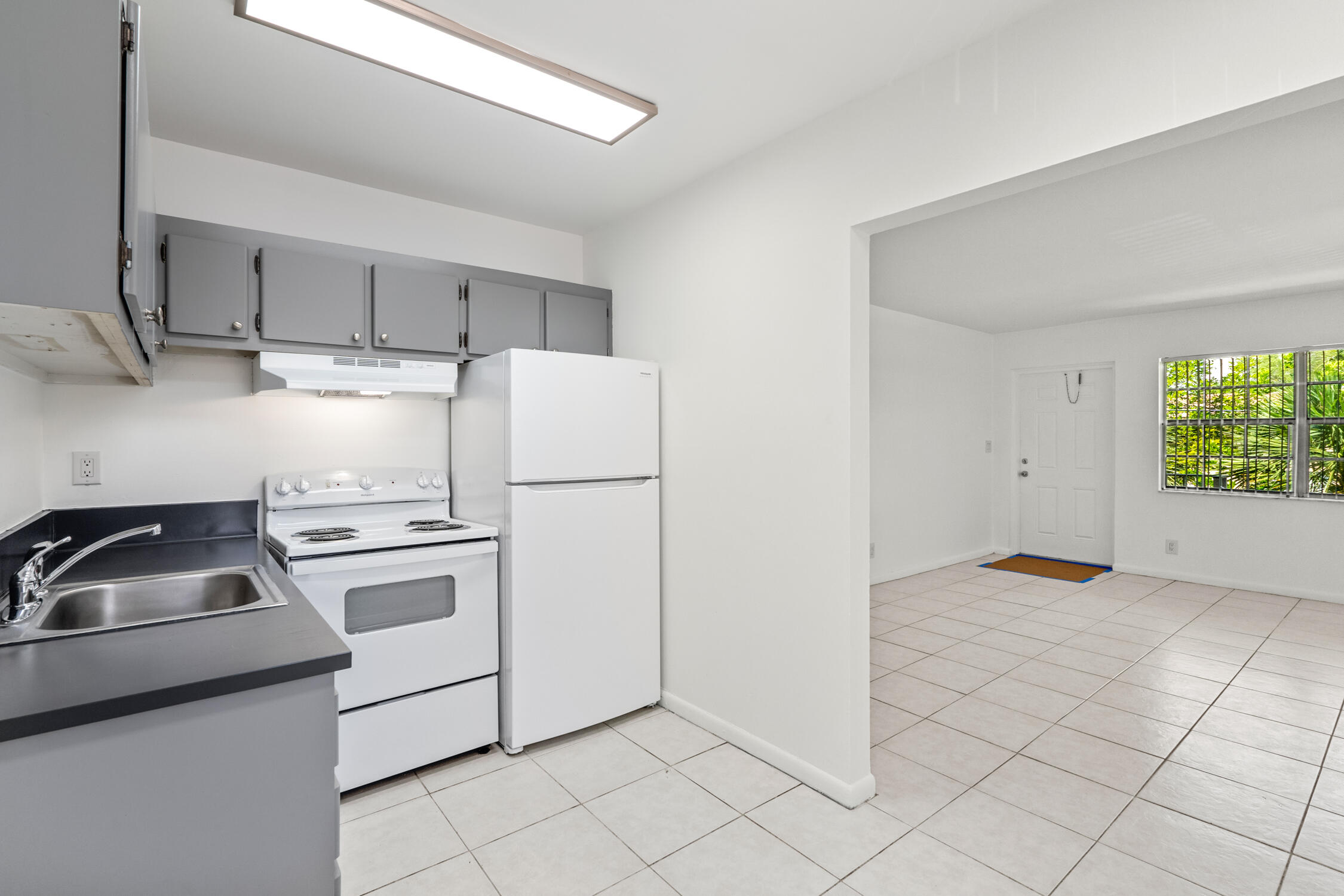 COUNTRY CLUB VILLAGE SEC E - Residential Lease