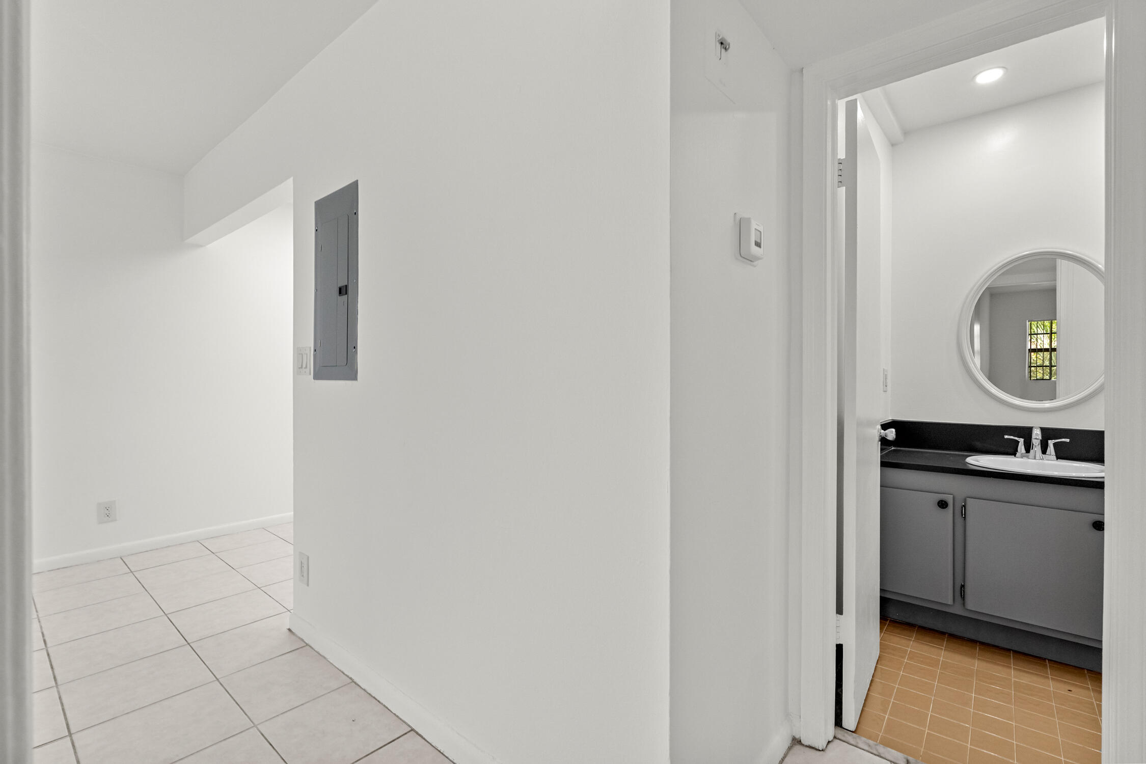 COUNTRY CLUB VILLAGE SEC E - Residential Lease