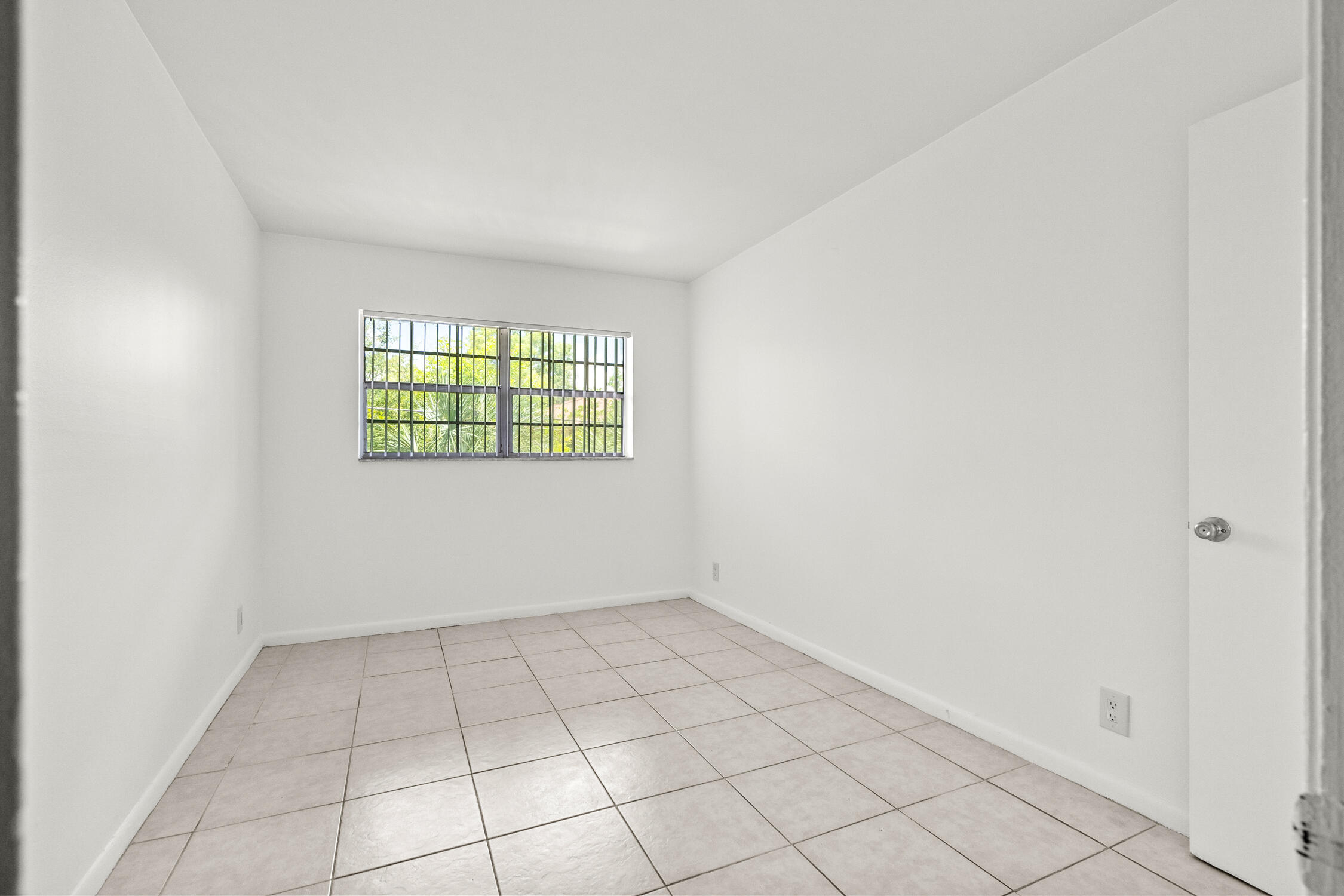 COUNTRY CLUB VILLAGE SEC E - Residential Lease