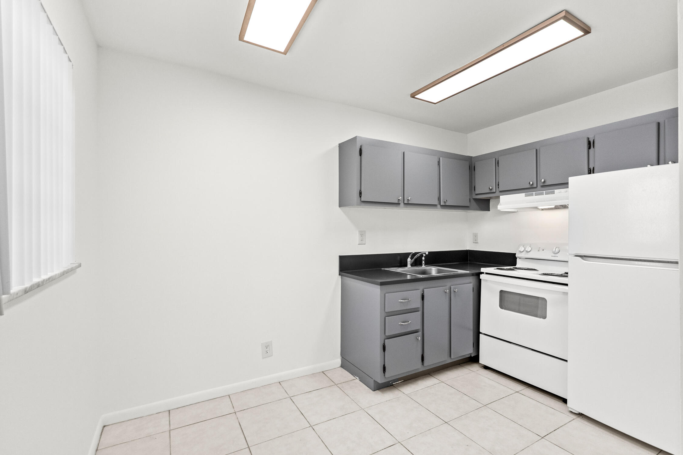 COUNTRY CLUB VILLAGE SEC E - Residential Lease