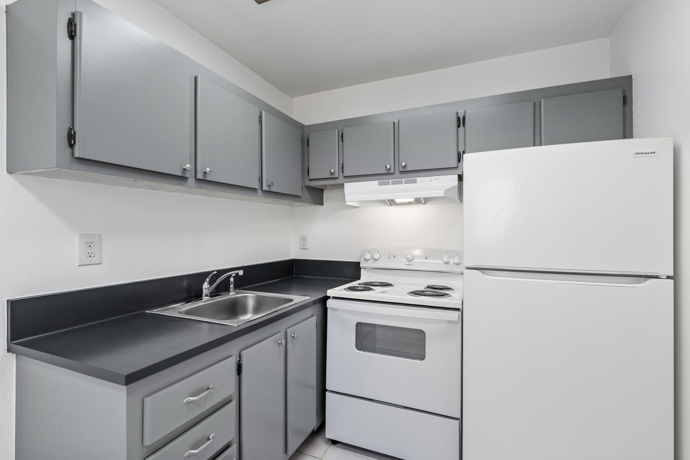 COUNTRY CLUB VILLAGE SEC E - Residential Lease