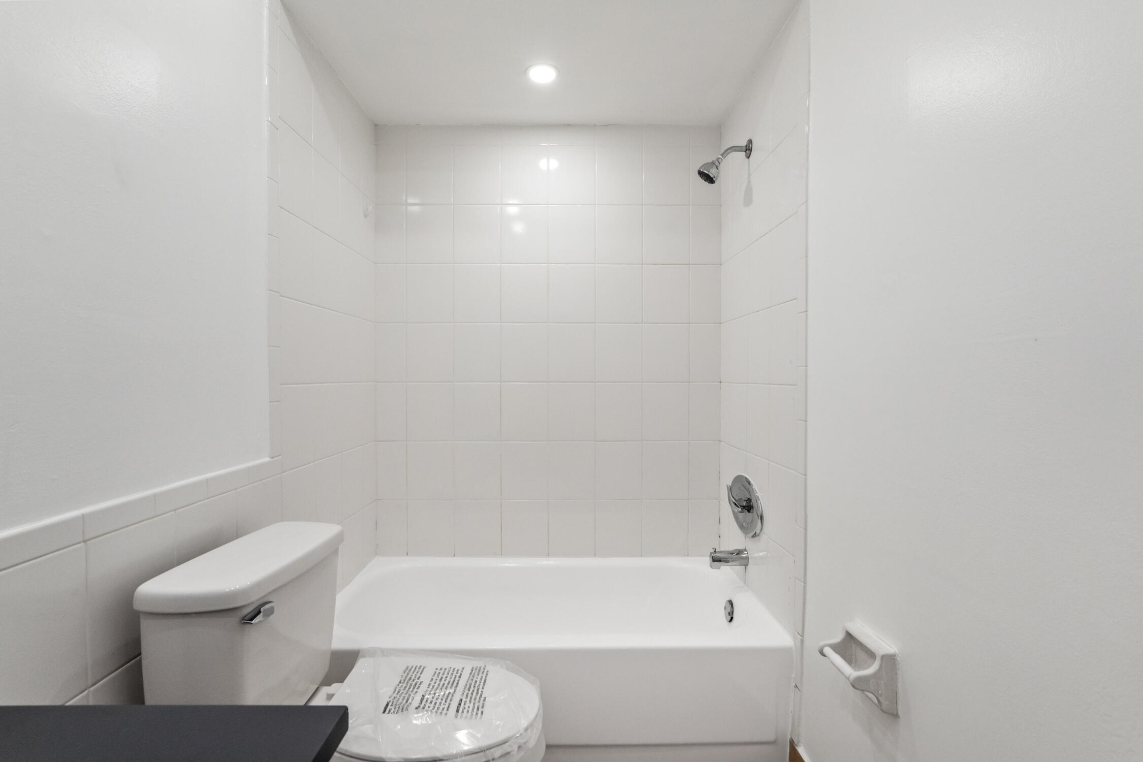 COUNTRY CLUB VILLAGE SEC E - Residential Lease