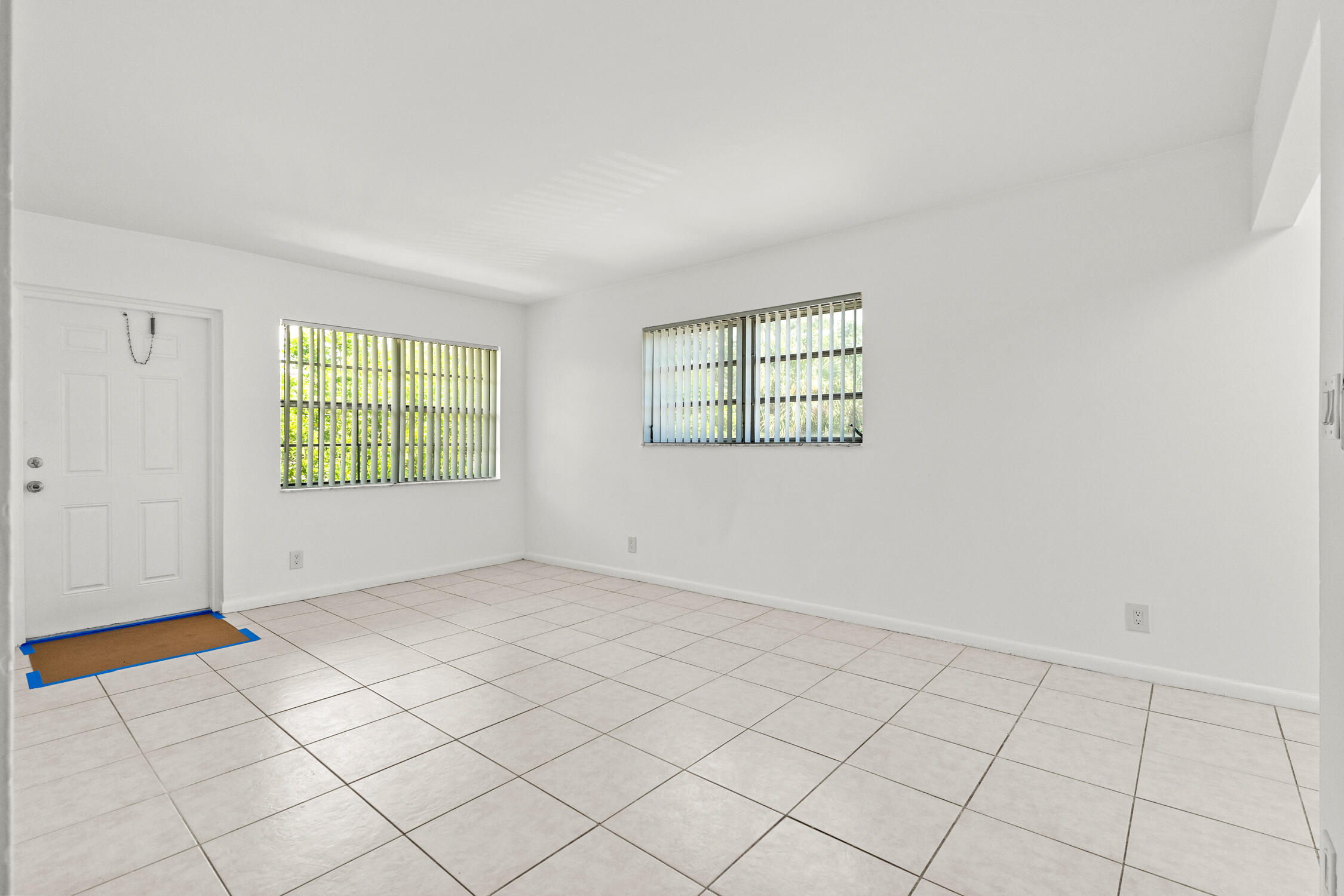 COUNTRY CLUB VILLAGE SEC E - Residential Lease