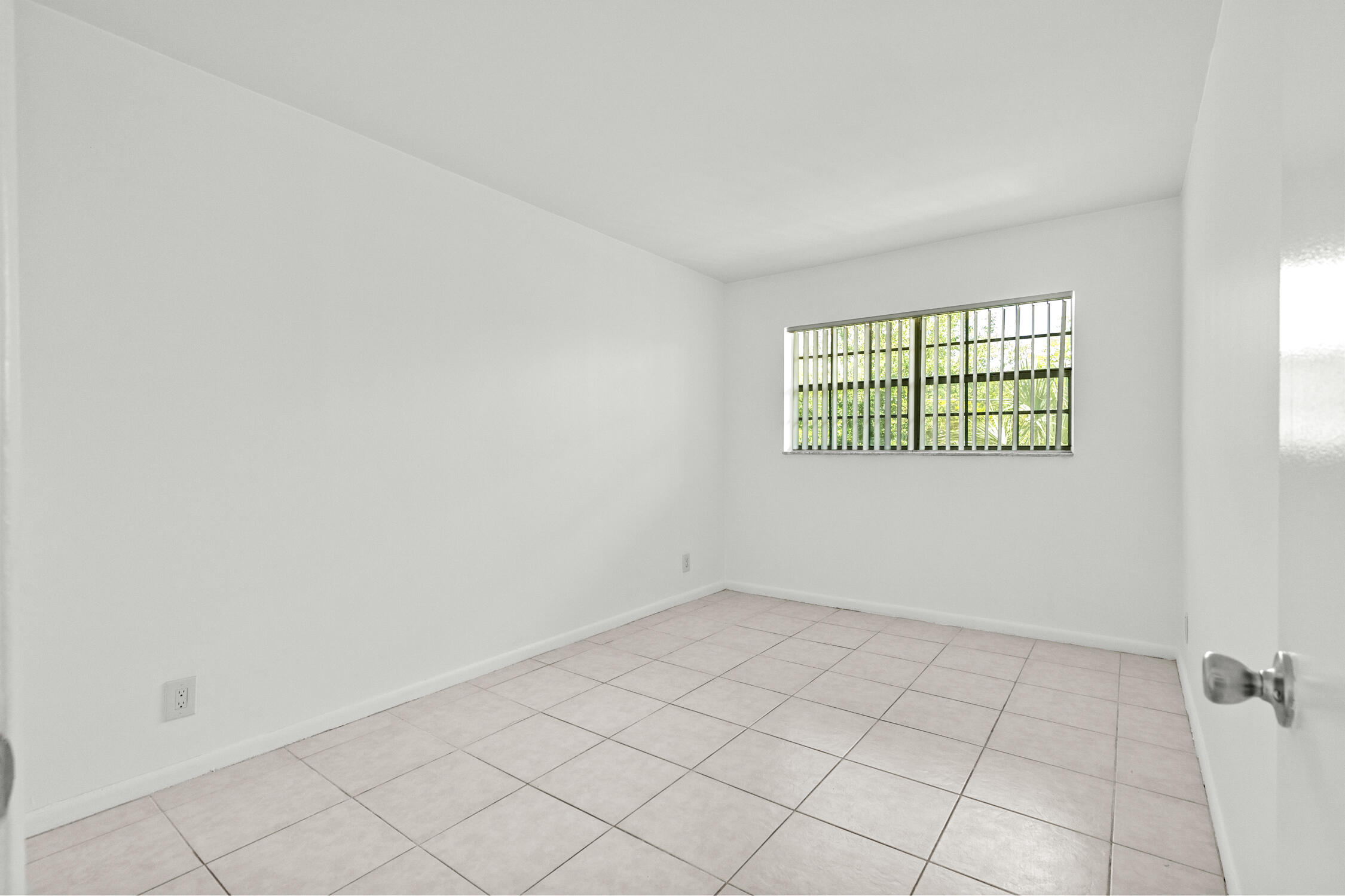 COUNTRY CLUB VILLAGE SEC E - Residential Lease