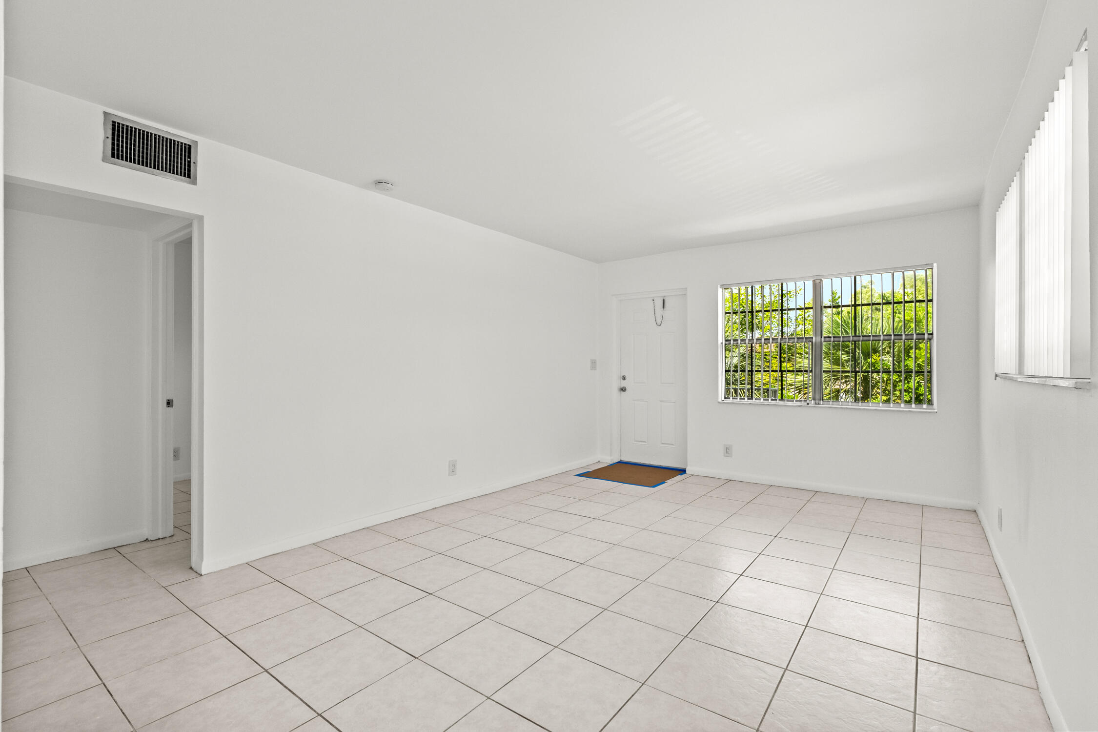 COUNTRY CLUB VILLAGE SEC E - Residential Lease