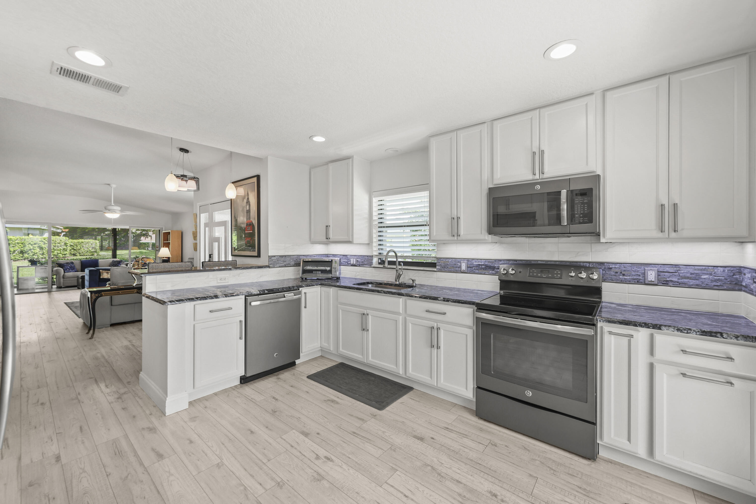 WINDWARD AT JONATHANS LANDING - Residential