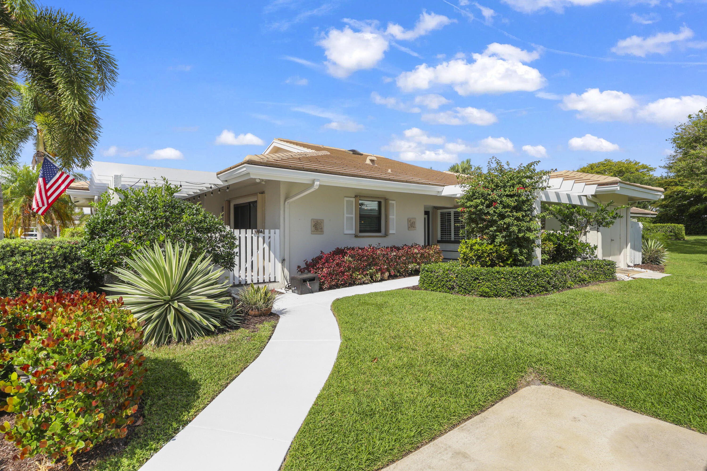 WINDWARD AT JONATHANS LANDING - Residential