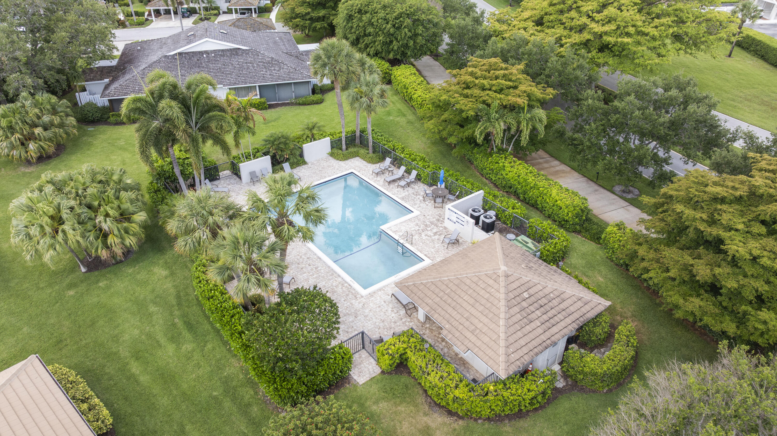 WINDWARD AT JONATHANS LANDING - Residential