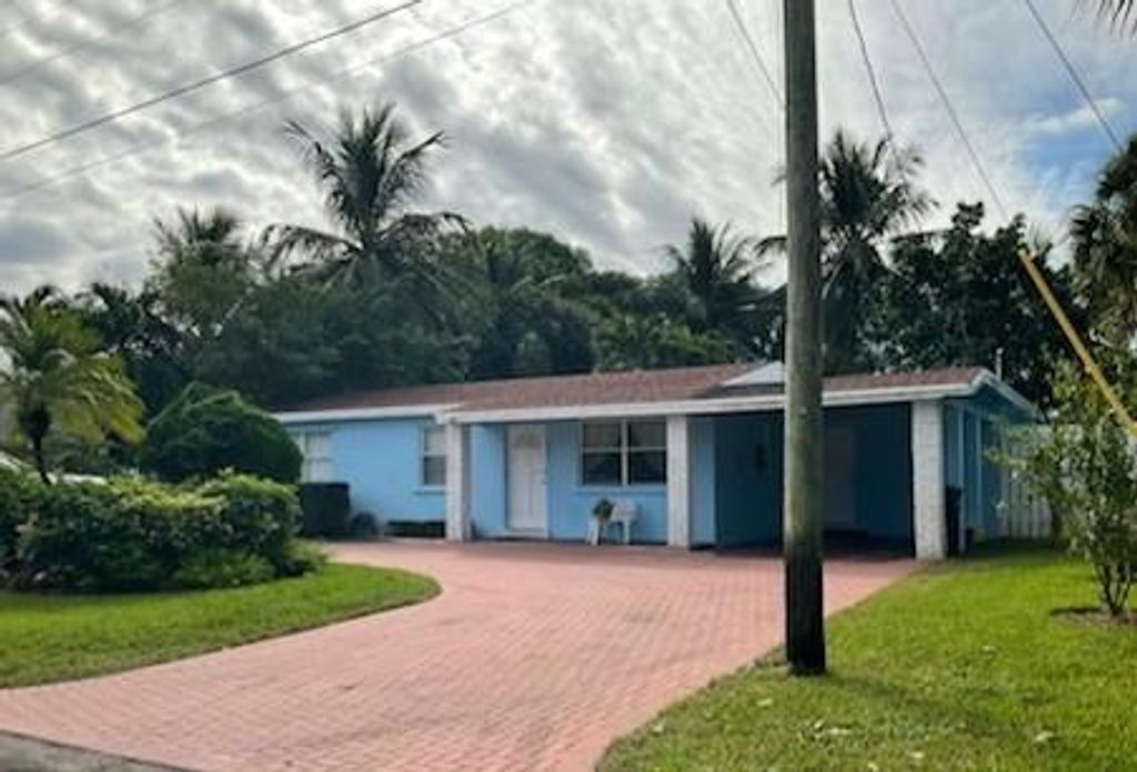 Photo of 946 Alamanda Rd, West Palm Beach, FL 33405 (MLS # F10534641)