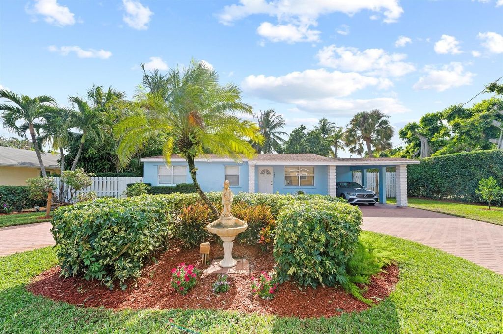 Photo of 946 Alamanda Road, West Palm Beach, FL 33405 (MLS # F10534641)