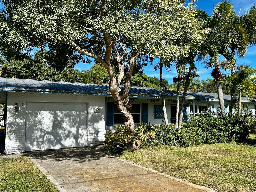 Photo of 1661 SE 14th Street, Stuart, FL 34996 (MLS # R11147841)