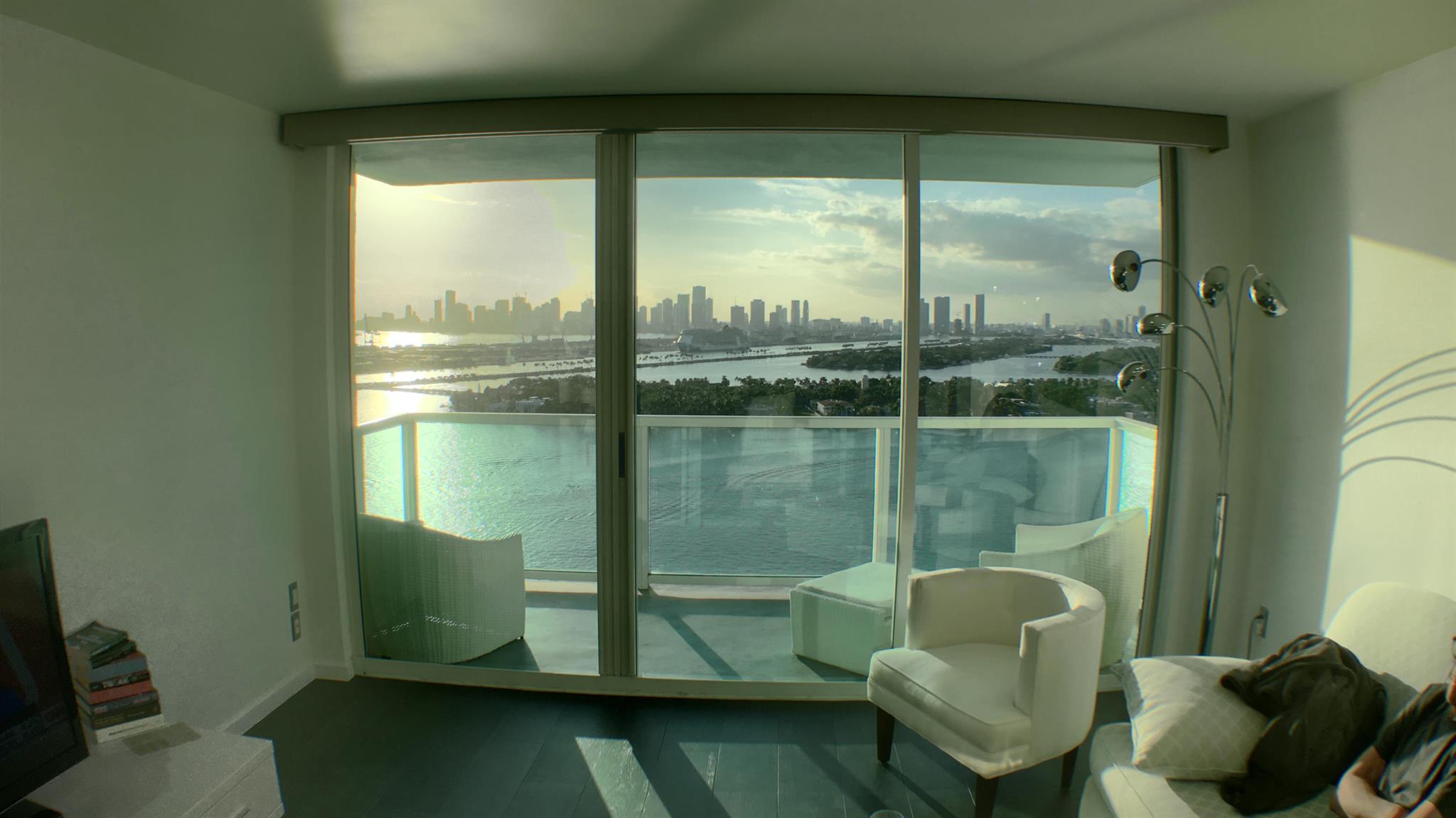 THE FLORIDIAN CONDO - Residential Lease