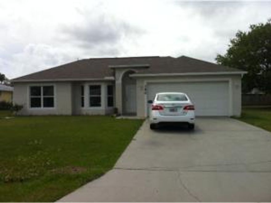 4/2/2 home with big back yard, split bedroom plan, carpet in living area and bedrooms, large screened porch, located near the Mets Stadium, shopping. Alarm system (tenant pays) NO pets