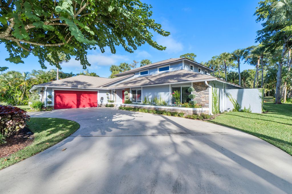 Photo of 13377 Doubletree Circle, Wellington, FL 33414 (MLS # R10935396)