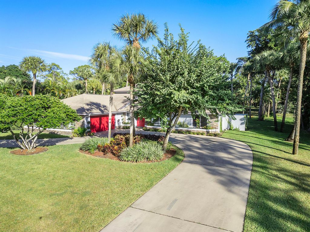 Photo of 13377 Doubletree Circle, Wellington, FL 33414 (MLS # R10935396)