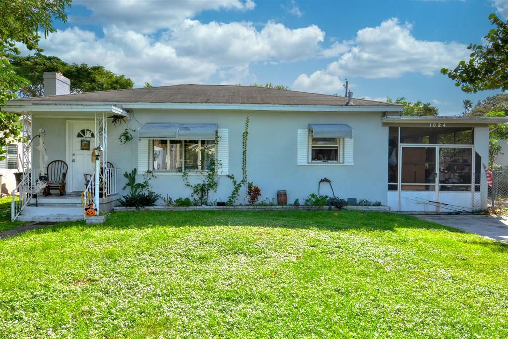 Photo of 1024 Sunrise Boulevard, Fort Pierce, FL 34950 (MLS # R10673800)