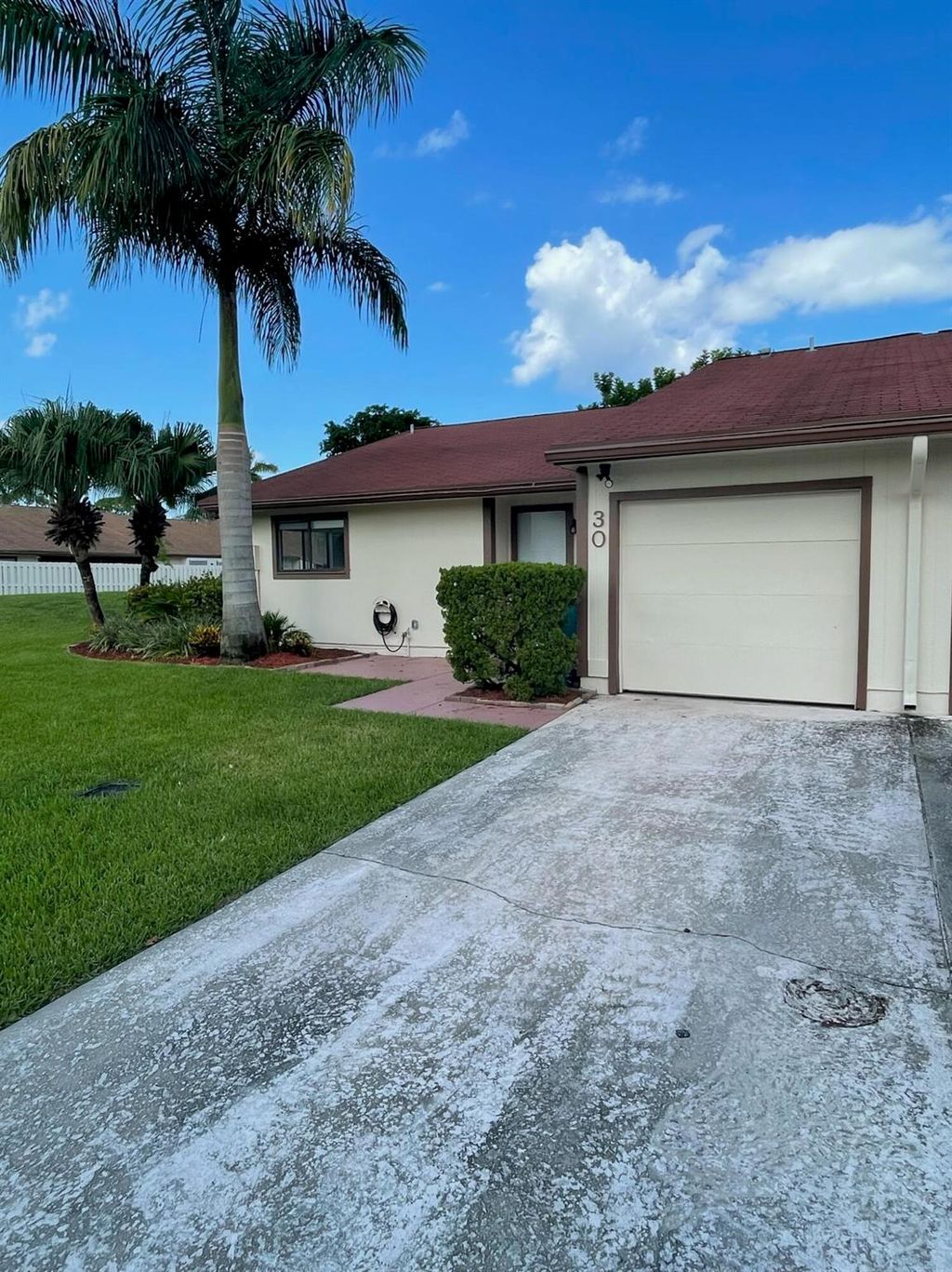 Photo of 30 Kensington Lane, Boynton Beach, FL 33426 (MLS # R10933677)