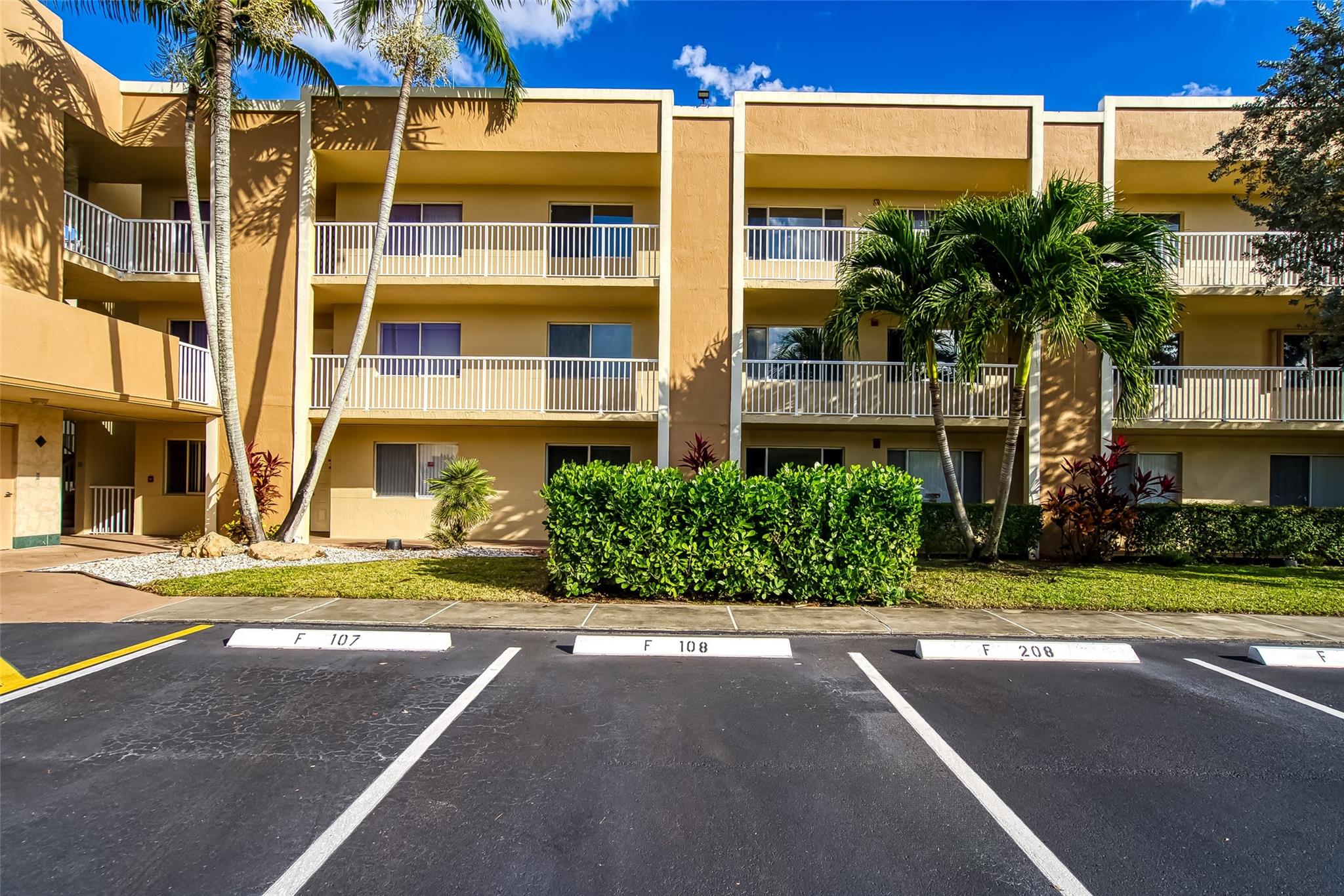 DEVON @ KINGS POINT - Residential