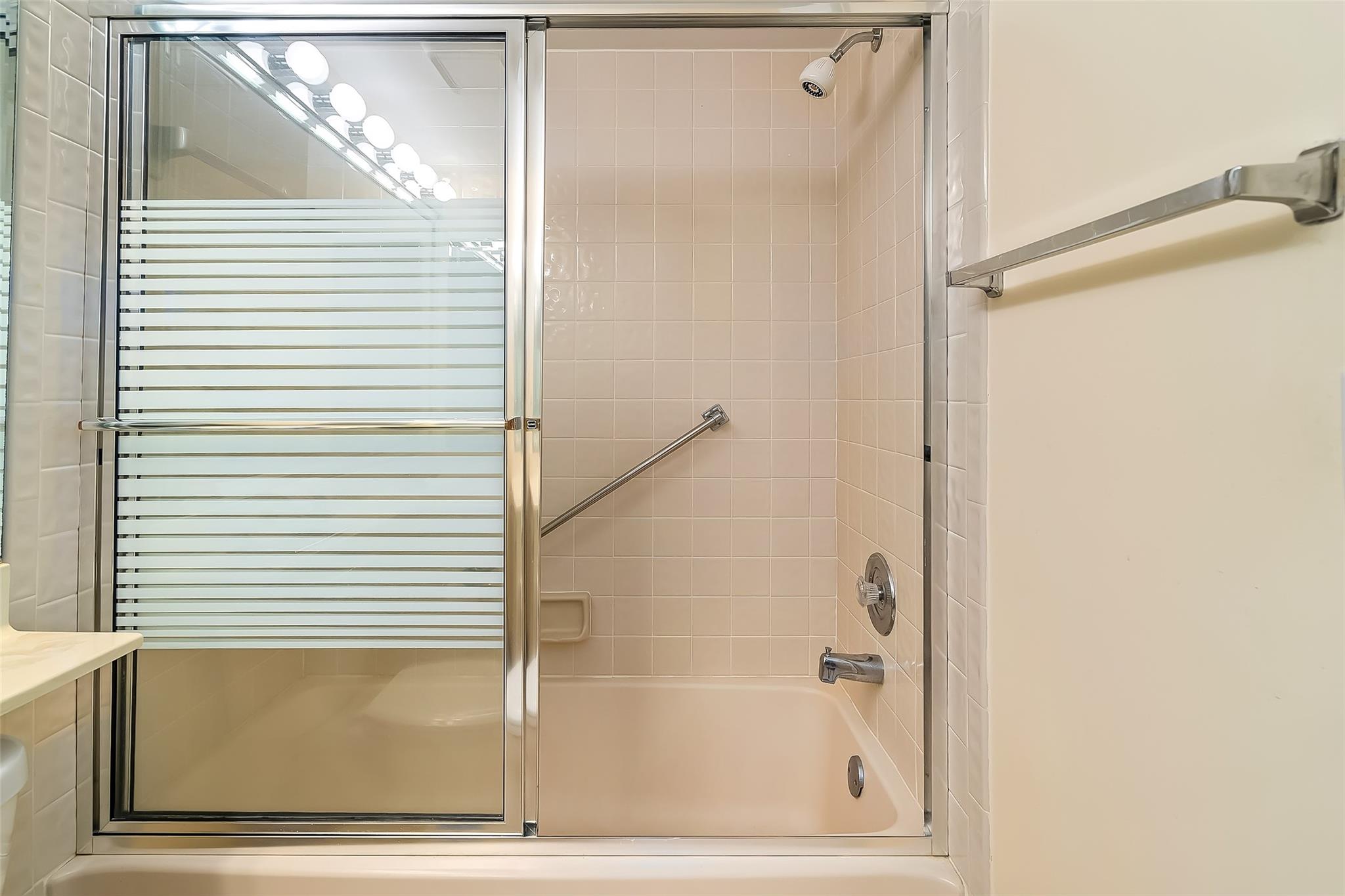 DEVON @ KINGS POINT - Residential