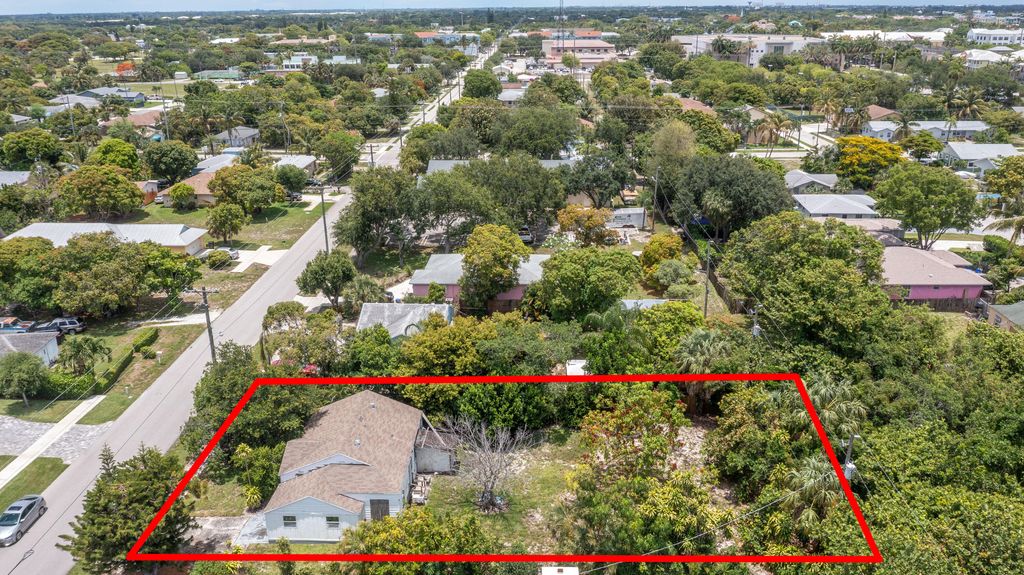 Photo of 229 SW 4th Avenue, Delray Beach, FL 33444 (MLS # B26034931)
