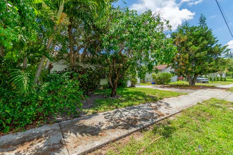 Tiny photo for 229 SW 4th Avenue, Delray Beach, FL 33444 (MLS # B26034931)