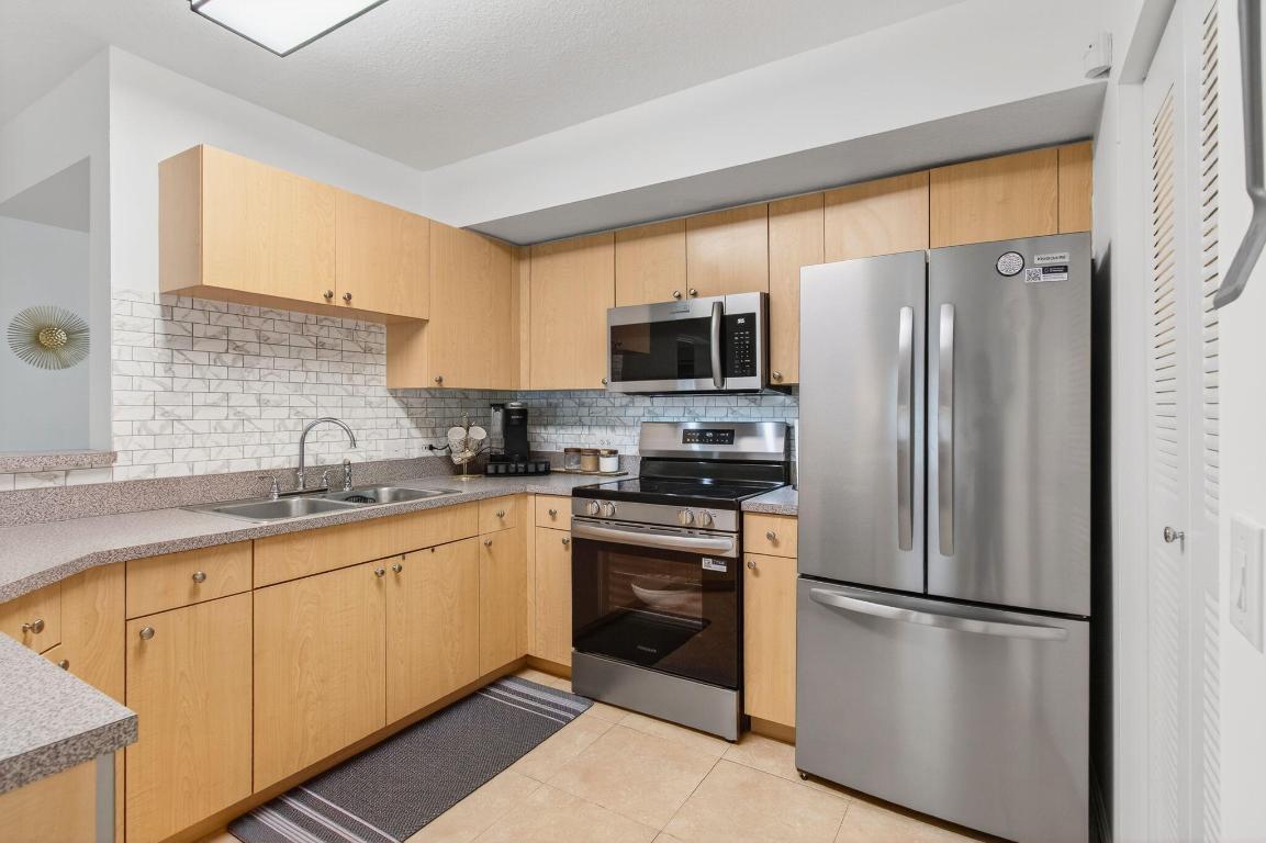 VILLA DEL SOL CONDO - Residential