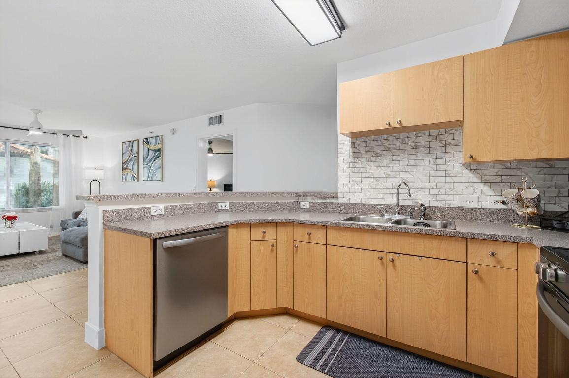 VILLA DEL SOL CONDO - Residential