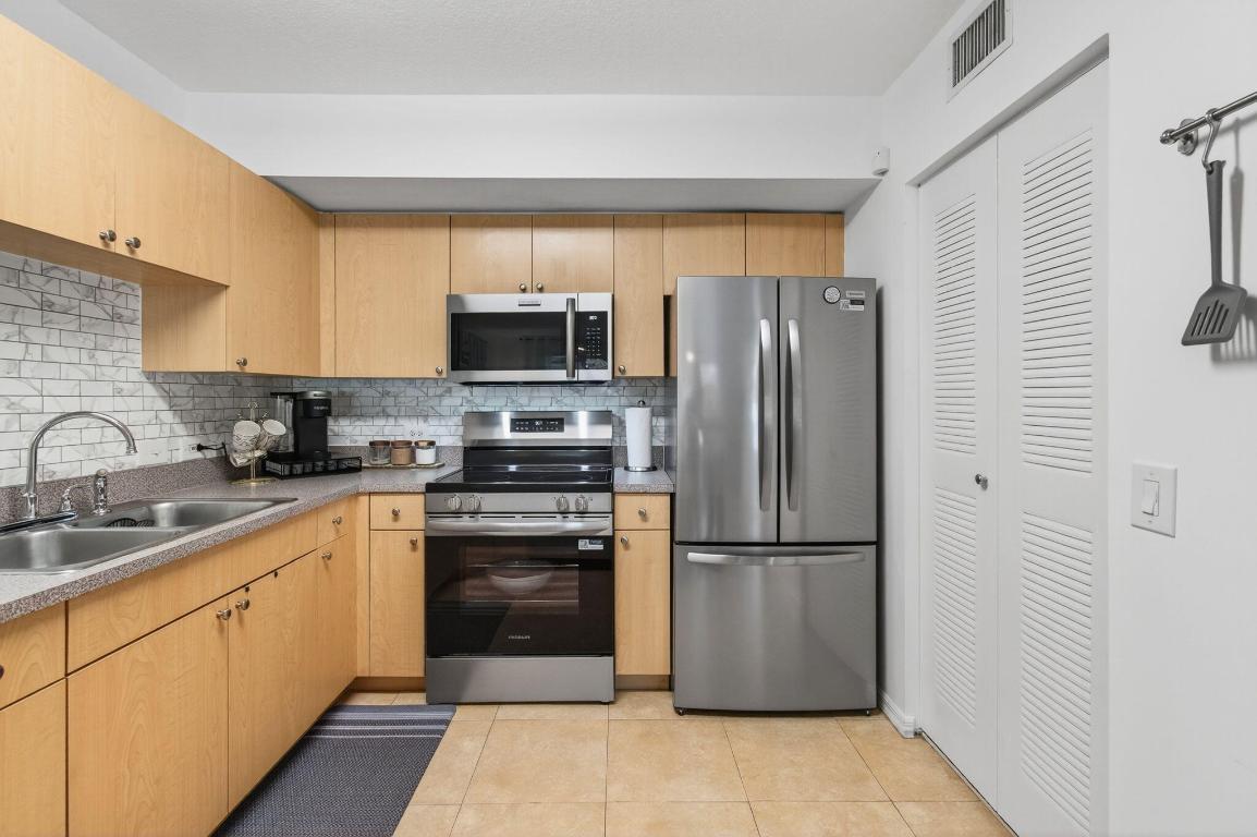 VILLA DEL SOL CONDO - Residential