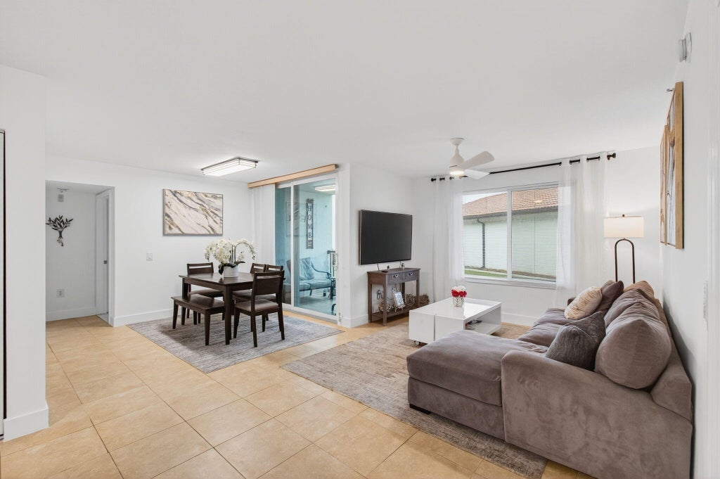 Photo of 1202 Villa Circle, Boynton Beach, FL 33435 (MLS # R11128161)