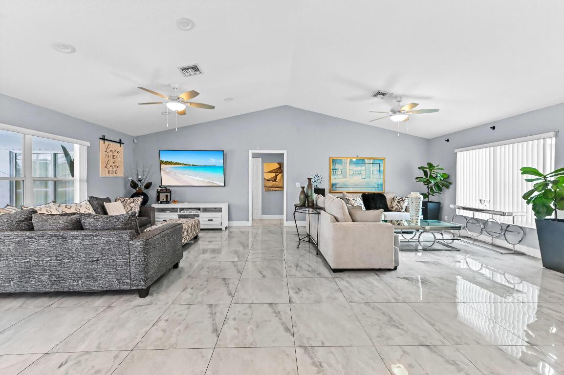 RAINBOW LAKES - Residential