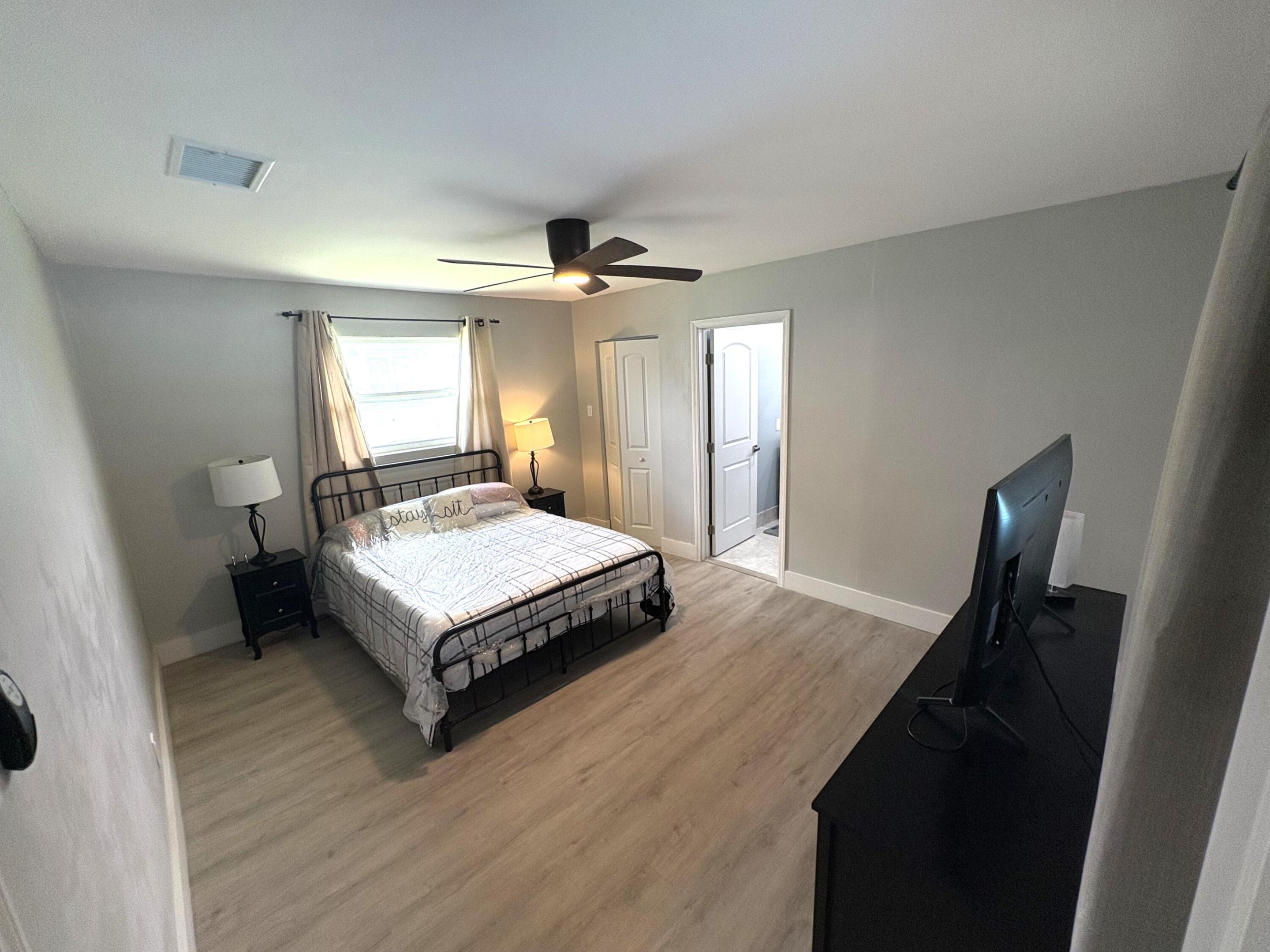 MIRROR LAKE ESTATES SEC 8 - Residential