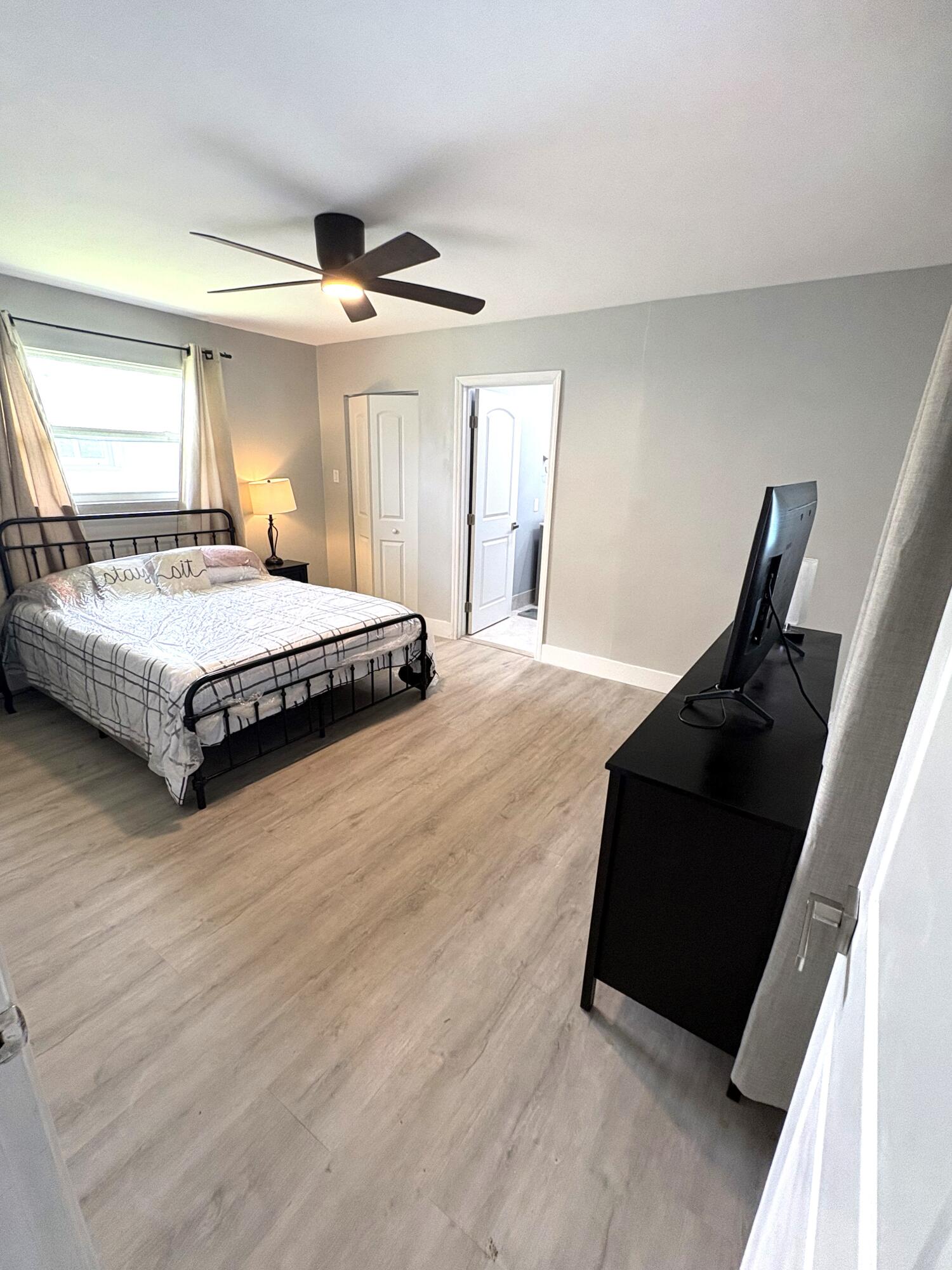 MIRROR LAKE ESTATES SEC 8 - Residential