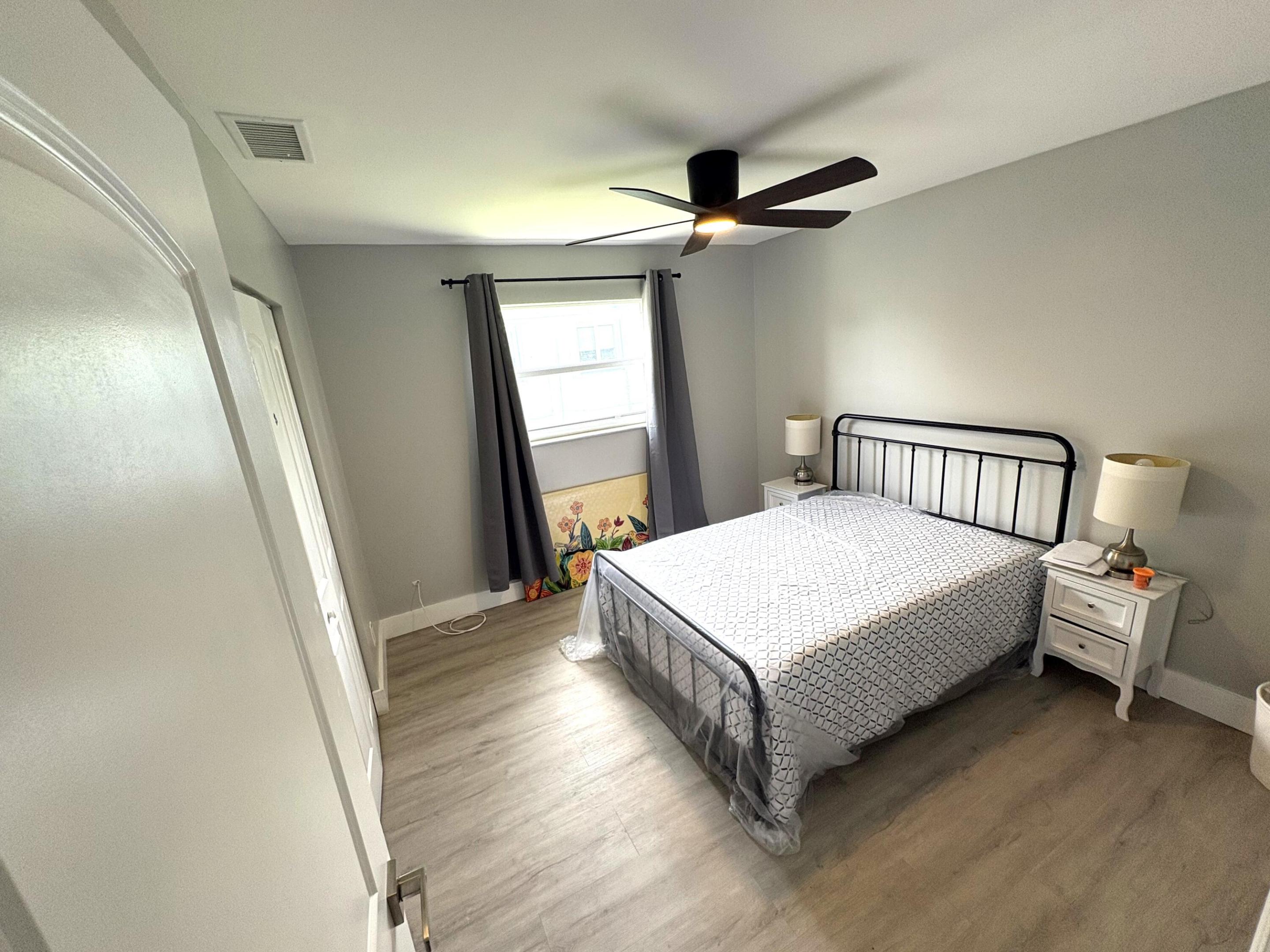 MIRROR LAKE ESTATES SEC 8 - Residential