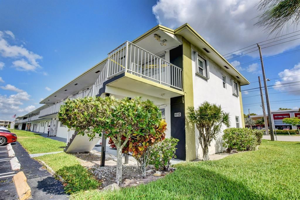 Photo of 1113 Lake Terrace #110, Boynton Beach, FL 33426 (MLS # R10716724)