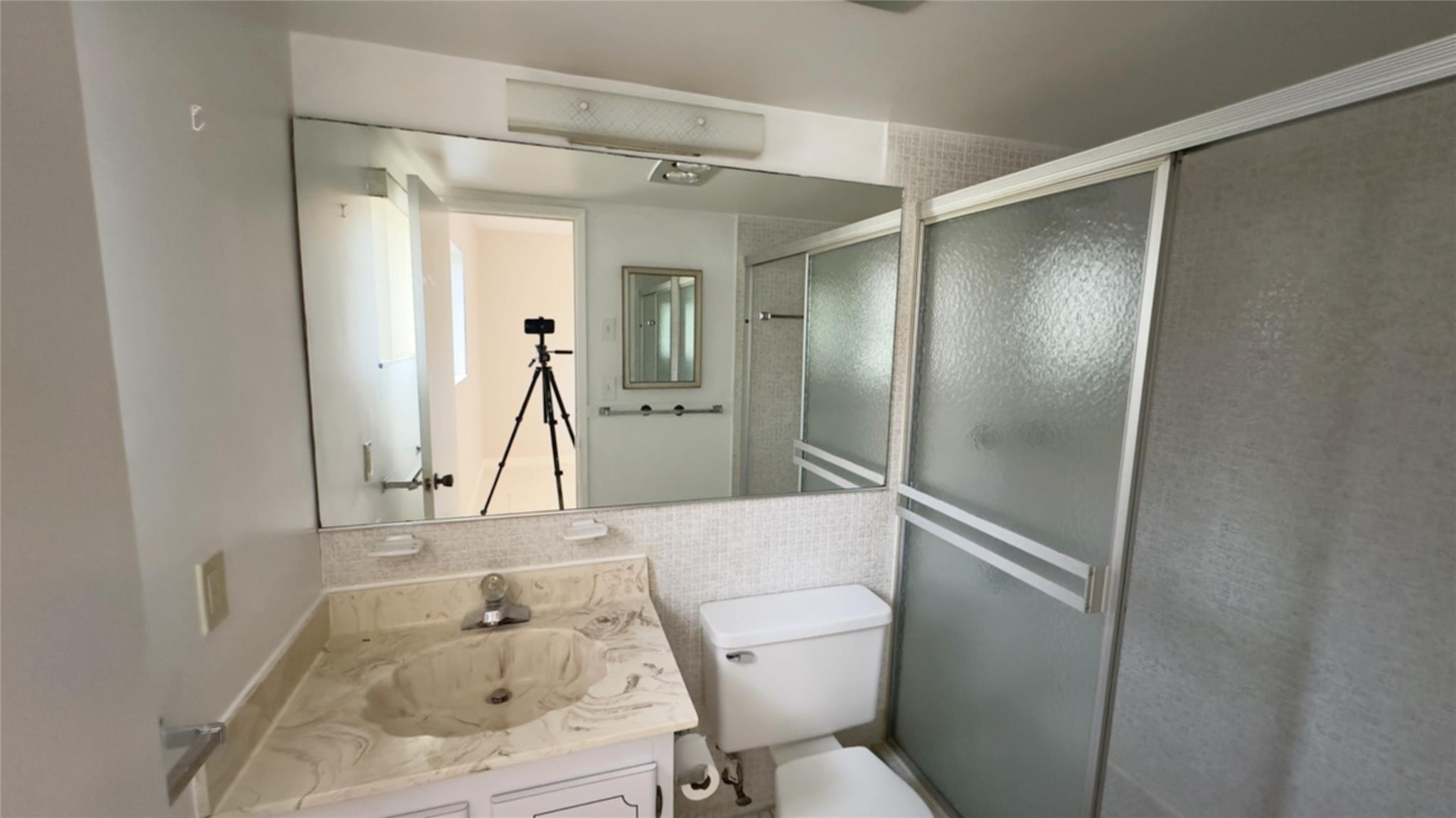 Barcelona North Condomini - Residential