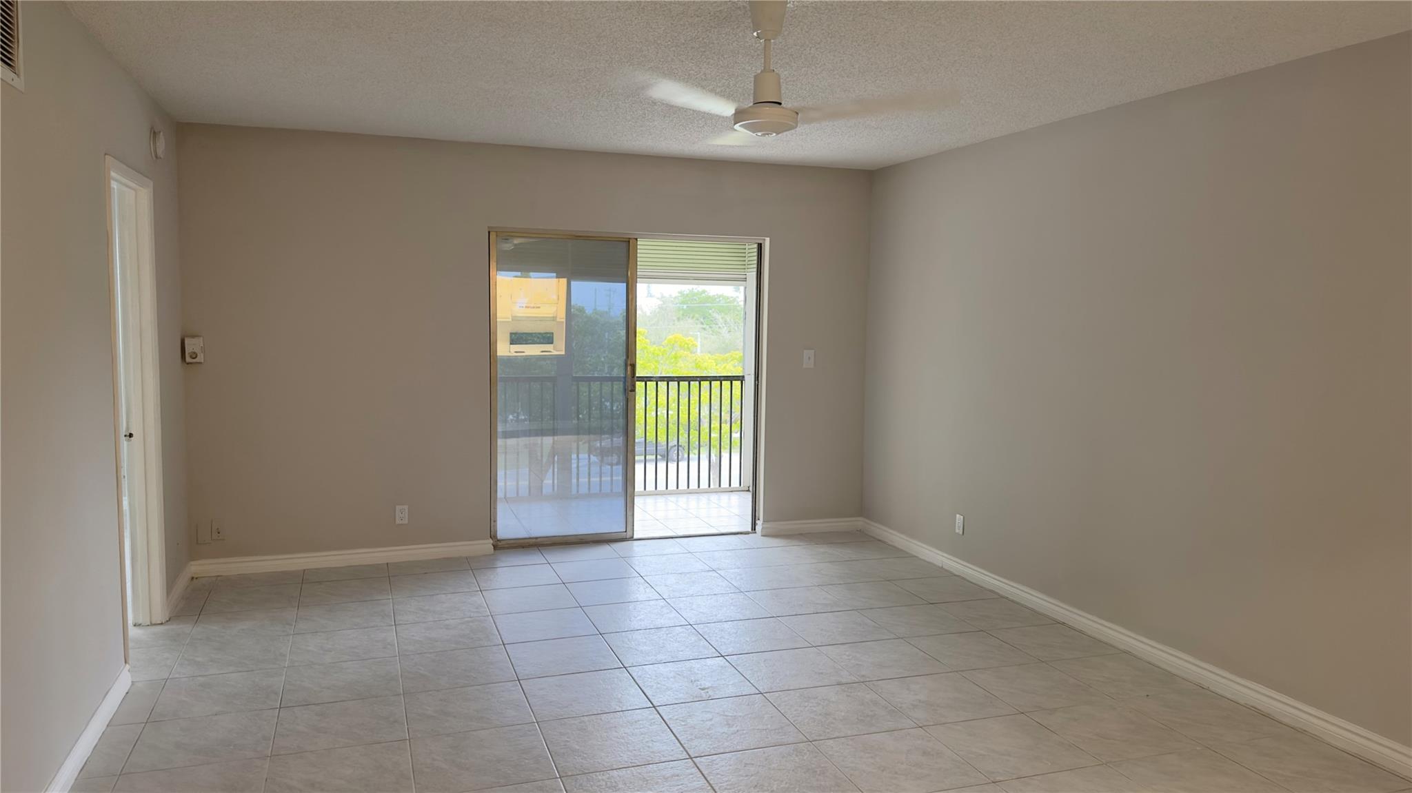 Barcelona North Condomini - Residential