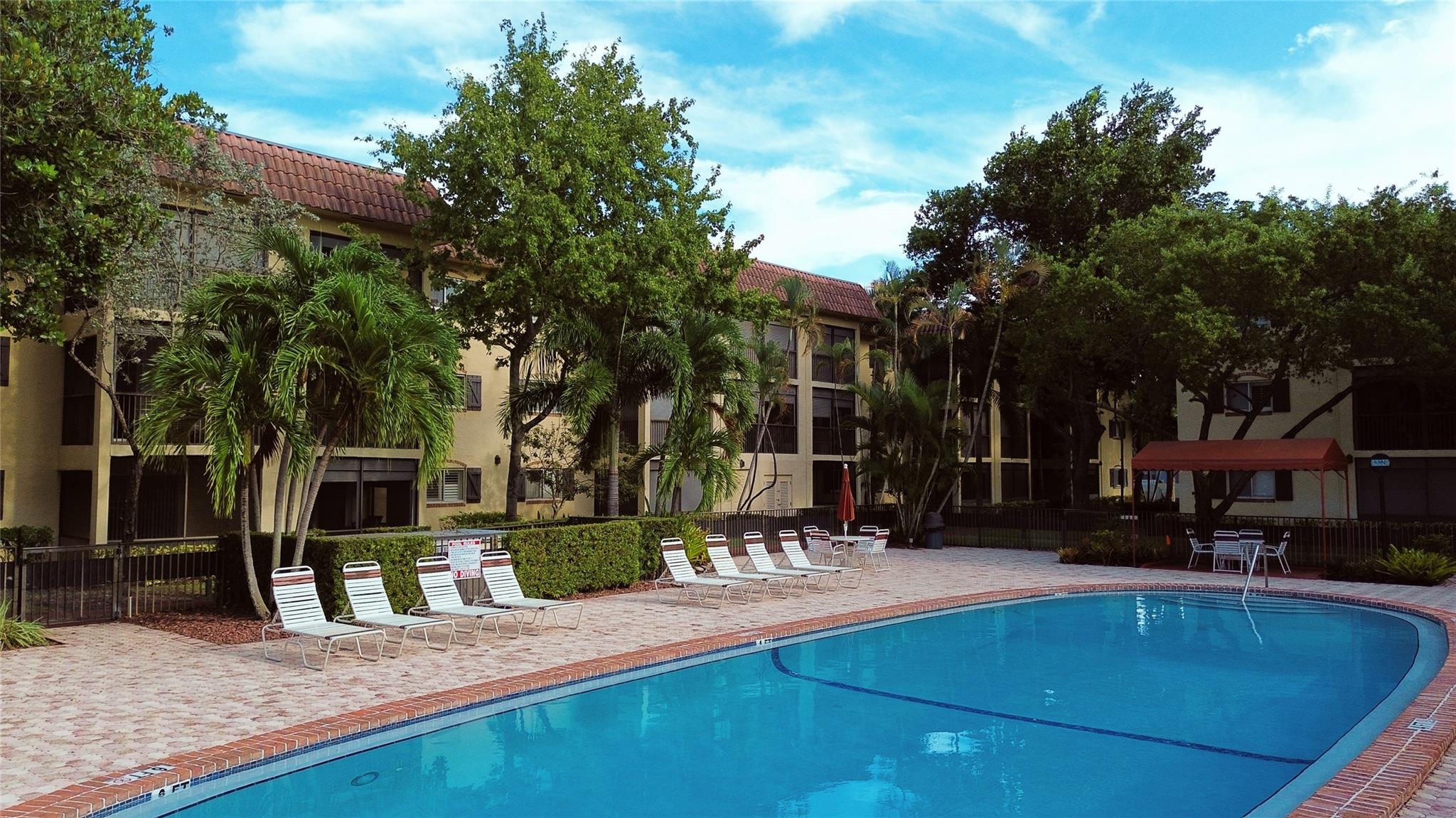 Barcelona North Condomini - Residential