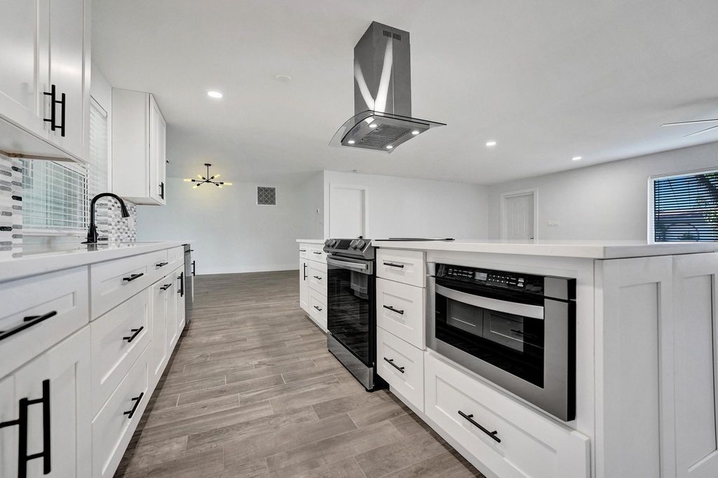 Photo of 11600 NW 26th St, Plantation, FL 33323 (MLS # F10531711)