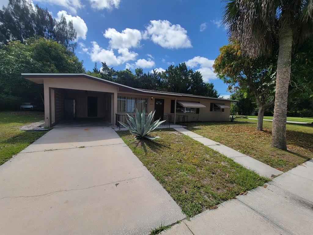 Photo of 2610 S 14th Street, Fort Pierce, FL 34982 (MLS # R10805229)