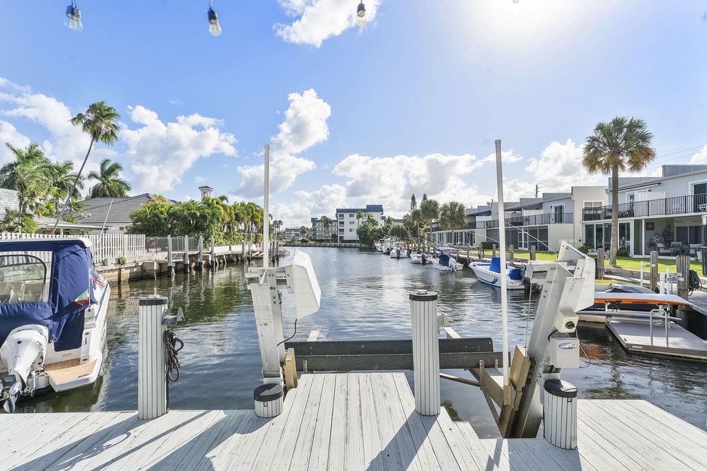 Photo of 910 JASMINE Drive, Delray Beach, FL 33483 (MLS # B26053437)