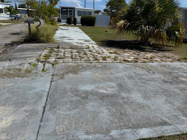 WHISPERING CREEK - Land