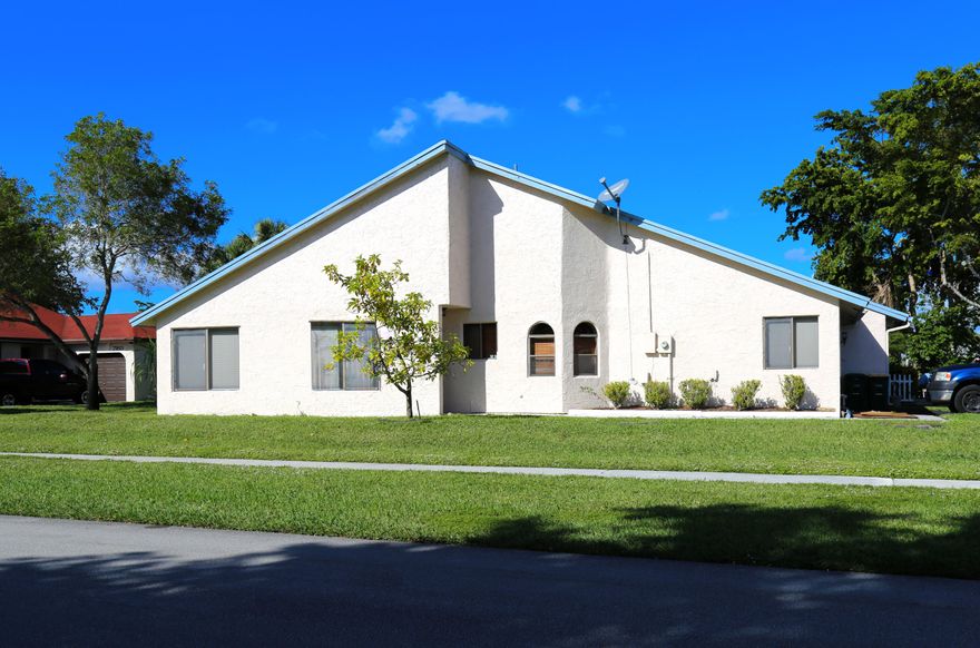 Villa home located on nicely landscaped corner lot in the heart of Tamarac. Pets allowed! Enjoy vaulted ceilings, split bedroom plan perfect for roommates! remodeled kitchen & guest bath, granite & new cabinets, stainless steel appliances, nice flooring, walk in closet & one car garage. The driveway has been widened to fit multiple cars. Walking distance to the pool and clubhouse. Electronic front door lock, security cameras, and smart thermostat!  Come and relax in this quiet neighborhood!  Located near banks, post office, great dining and shopping. Owner Motivated to lease!