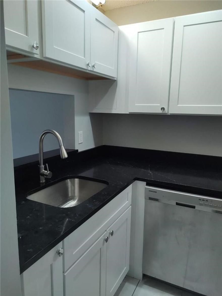 Great property in the heart of Coral Spring Update Kitchen, Stainless Steel Appliances AND Freshly painting. All tiles corner unit W/D In the unit. Association requires 600 credit score. NO PETS Great property in the heart of Coral Spring Update Kitchen, Stainless Steel Appliances AND Freshly painting. All tiles corner unit W/D In the unit. Association requires 600 credit score. NO PETS