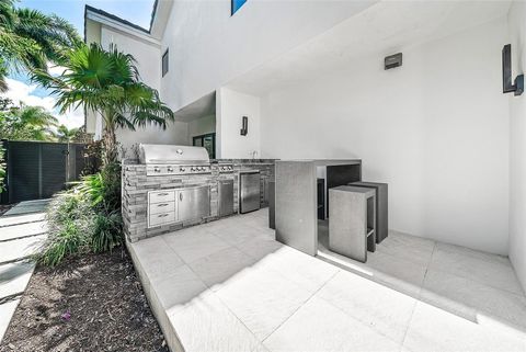 Tiny photo for 737 NE Boca Bay Colony Drive, Boca Raton, FL 33487 (MLS # F10545677)