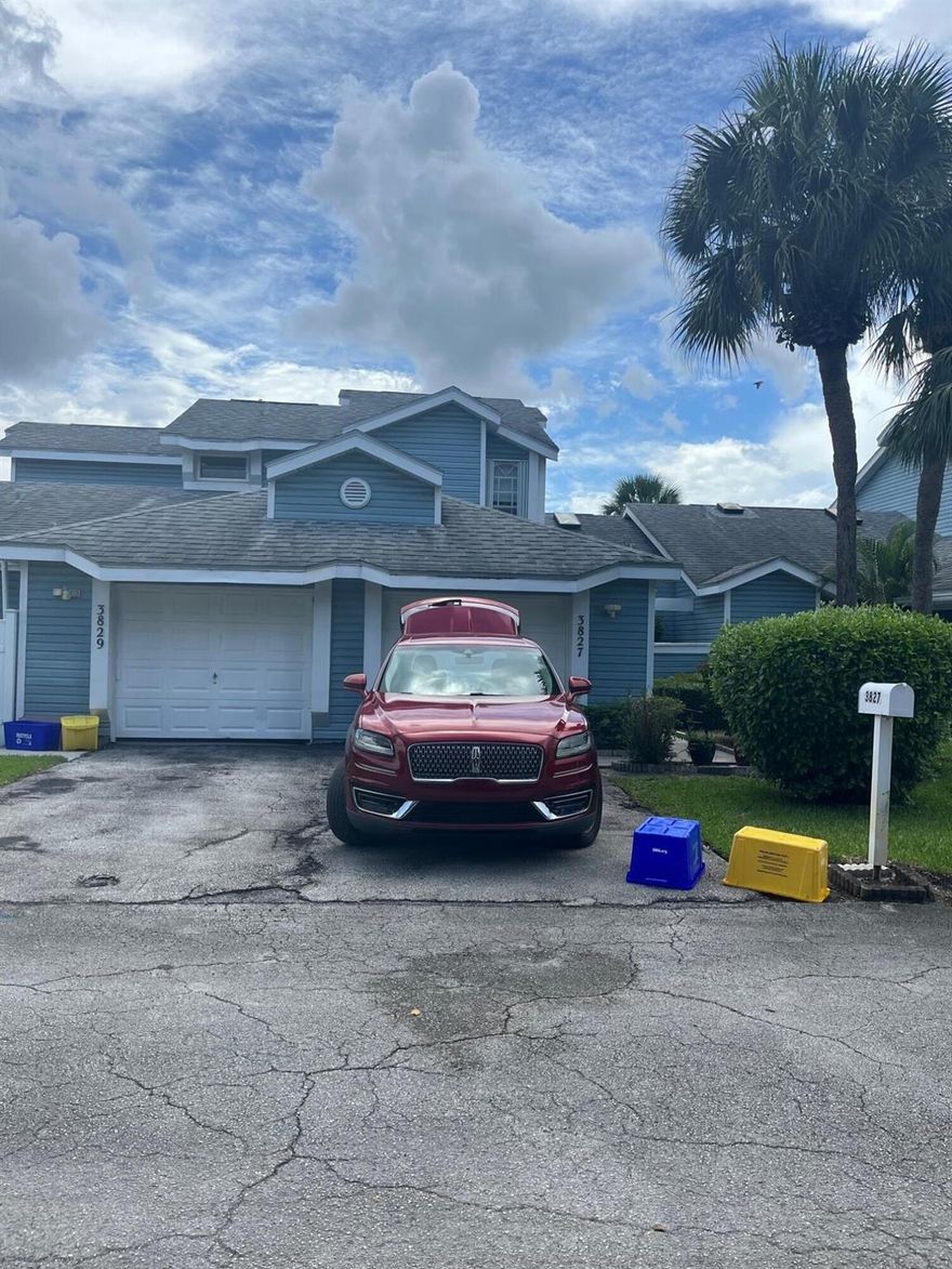 Real nice unit ready to move into. there is a nice screened in porch to enjoy and relax.
3 bedroom' unit with an updated kitchen. Ac is one year old and the garage is air conditioned for your summer projects. Roof is covered by the association. 
Come and see and bring your serious buyers, wont last..