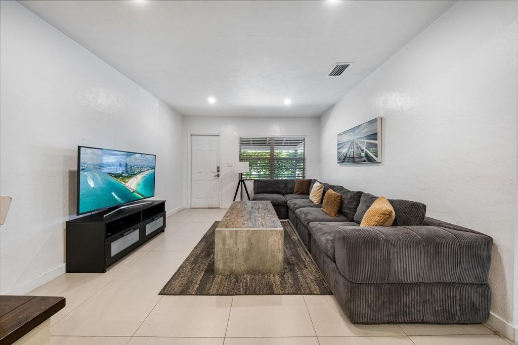 Photo of 1211 NE 15th Avenue, Fort Lauderdale, FL 33304 (MLS # R11074629)