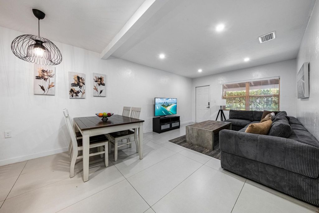 Photo of 1211 NE 15th Avenue, Fort Lauderdale, FL 33304 (MLS # R11074629)