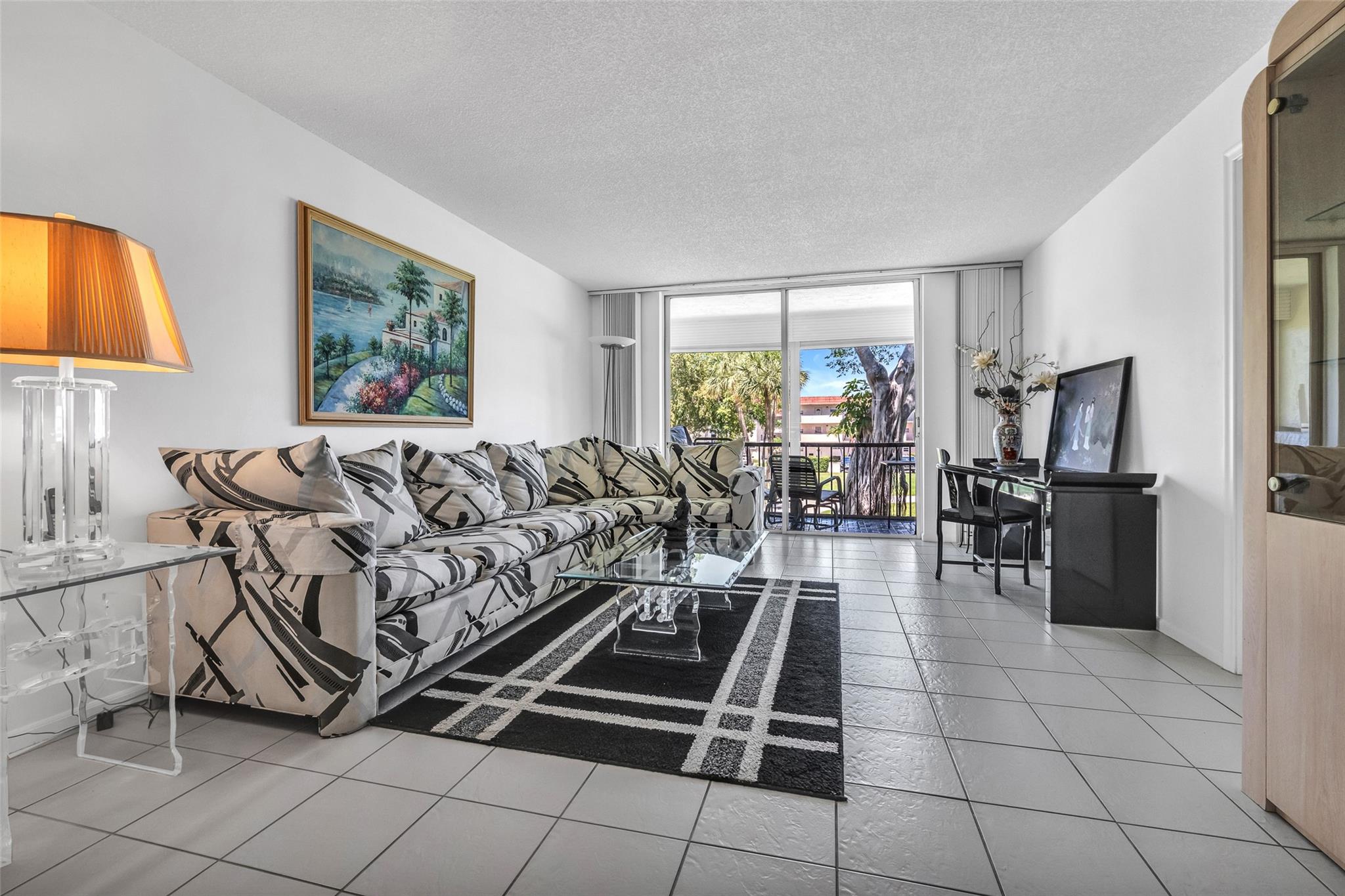 Utilities included in monthly rent! This beautifully furnished 2-bedroom, 2-bath rental is move-in ready—just bring your clothes and start living the easy life in Hollybrook..
Enjoy full access to all of Hollybrook’s resort-style amenities, golf for free, including a nearby pool just steps away.
HOA fees are fully covered by the landlord, allowing you to enjoy the lifestyle without the extra cost.