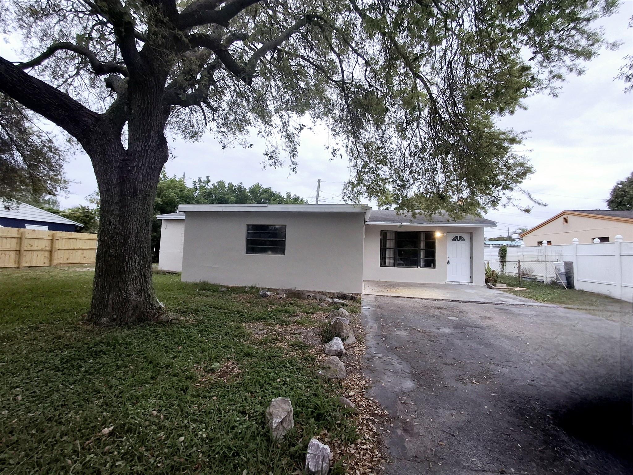 1611 SW 63rd Ter